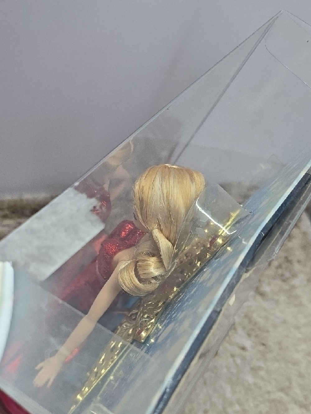 Mattel Holiday Barbie in Red Gown with Gold Star Wings - Picture 5 of 6